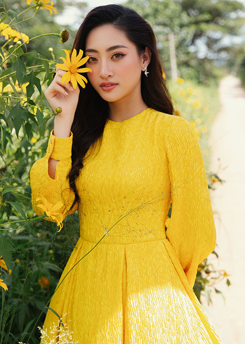 Trong chuyến đi Đà Lạt lần này, Thuỳ Linh không chỉ dồn tâm huyết để hoàn thành công việc, nàng hậu còn tranh thủ khám phá vẻ đẹp nơi đây.