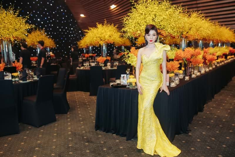 Sau buổi họp báo công bố liveshow Lệ Quyên 20 năm ca hát - Q Show2, Lệ Quyên đã cùng dàn khách mời hạng A của showbiz Việt như: danh hài Hoài Linh, ca sĩ Hồng Nhung, ca sĩ Quang Linh, Quang Hà, Lê Hiếu, hoa hậu Hà Kiều Anh, doanh nhân Dương Quốc Nam, doanh nhân Thuỷ Tiên, Nghệ sĩ Trấn Thành, MC Quốc Bình, hoa hậu Hải Dương… cùng nhiều bạn bè, đồng nghiệp đã có màn “quẩy” tưng bừng trong tiệc tri ân báo chí, và những người anh, người chị thân thiết trong nghề, các doanh nhân, cũng như fan trung thành của cô suốt 20 năm qua.