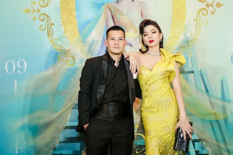 Trả lời báo chí cách đây ít hôm, Việt Tú nói rằng “Lệ Quyên đã chọn việc khó nhất để làm cho liveshow lần này”. Còn Lệ Quyên cũng thể hiện một tinh thần “Có bao nhiêu gạo tôi đem ra thổi hết cho Q Show2 năm nay” điều này chứng tỏ một quyết tâm cao độ của cô dành cho liveshow Lệ Quyên 20 năm ca hát vào cuối năm nay.