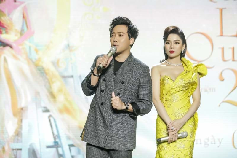 Sân khấu của buổi tiệc được lấp đầy bằng hoa tươi màu vàng chủ đạo như tông màu chính của Q Show2, dưới sự dẫn dắt duyên dáng của Trấn Thành, Lệ Quyên đã cùng các khách mời tâm sự lại quãng thời gian làm nghề, cô bày tỏ lòng biết ơn đến những người anh như Hoài Linh, Đàm Vĩnh Hưng, đặc biệt là doanh nhân Dương Quốc Nam, người luôn ưu ái và quan tâm cô rất đặc biệt.