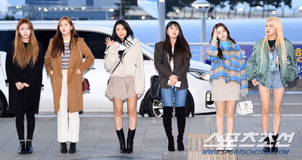 Nhóm nhạc Momoland ghi điểm nhờ vẻ ngoài trẻ trung, tươi tắn.