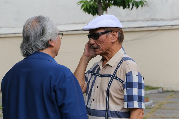 Sáng 27/12, tại Nhà tang lễ TP HCM, nhiều nghệ sĩ, nhạc sĩ gạo cội đã đến viếng và tưởng niệm Nguyễn Văn Tý trong niềm xúc động vô bờ bến.