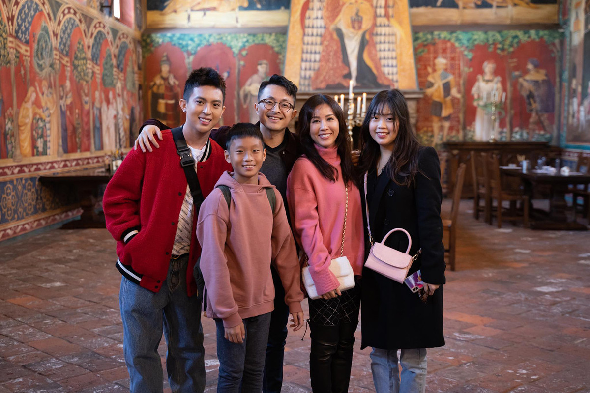 Hoa hậu Thu Hoài được bạn trai đồng hành ủng hộ cả trong cuộc sống lẫn công việc.