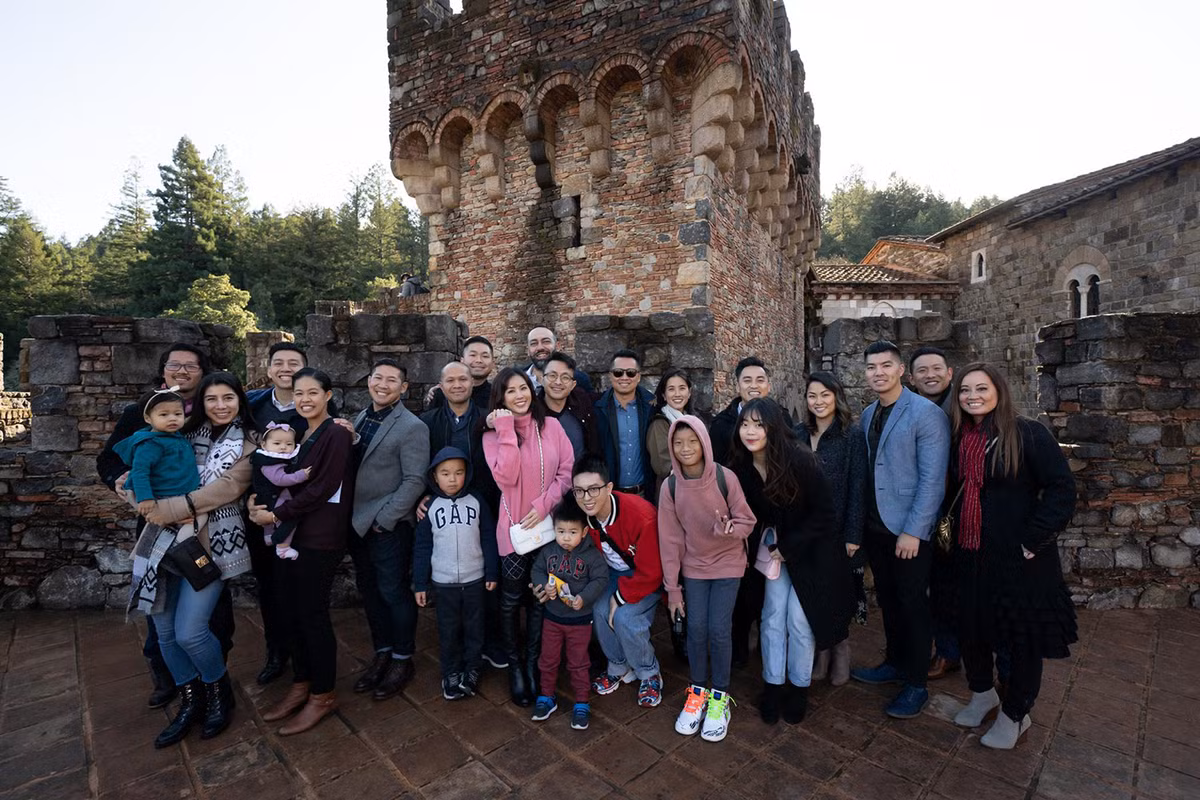 Sau đó cặp đôi đã công khai chuyện tình cảm. Đặc biệt mối quan hệ của cả hai được con cái ủng hộ.