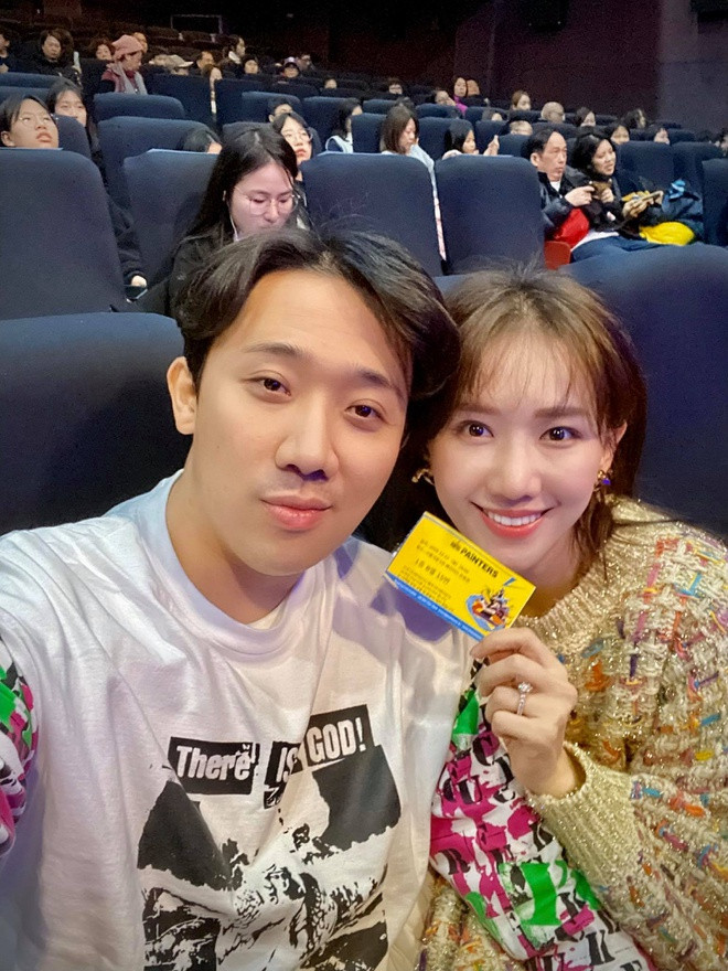 Vừa qua, cặp vợ chồng có chuyến du lịch tại Hàn Quốc. Nhiều khán giả cho rằng đây chính là kỳ nghỉ để cả 2 hâm nóng tình cảm sau 3 năm kết hôn. Hari Won nhiều lần bày tỏ niềm hạnh phúc khi có chồng ở bên trong chuyến đi.