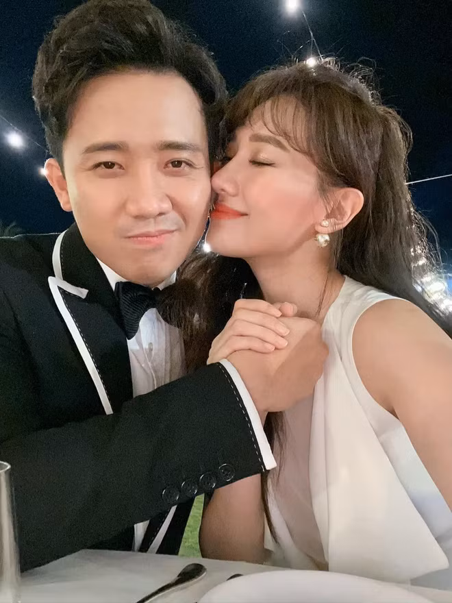 Hình ảnh hạnh phúc của cặp đôi Trấn Thành - Hari Won.