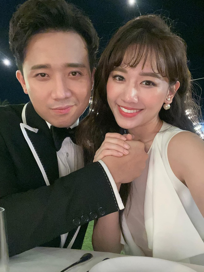 “Khi mặc áo cưới tôi hoảng sợ và nghĩ ‘ôi chuyện gì đang xảy ra’. Tôi cảm thấy một năm chưa đủ hiểu người đó 100%. Trong khi tôi hoang mang thì anh ấy nói rằng: ‘Em cứ theo anh, mọi chuyện sẽ ổn thôi’. Đến hiện tại, tôi thấy hành động của mình là đúng”, giọng ca Anh cứ đi đi chia sẻ.