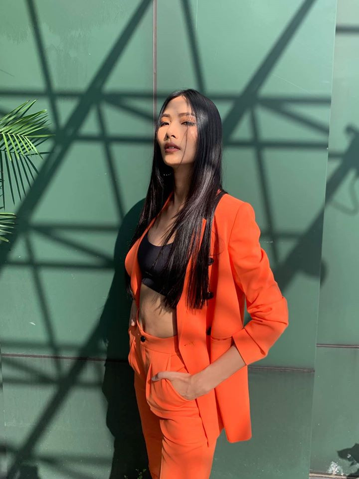 Thời điểm tham gia chương trình Vietnam's Next Top Model vào năm 2011, Hoàng Thùy cao 1,77m, nặng 44 kg và sở hữu số đo ba vòng: 76-58-85.