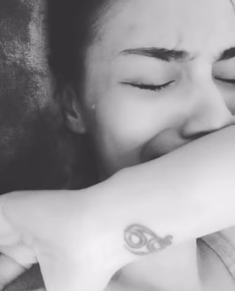 Khoe ban trai chua lau, Hong Que khoc nhu mua, an y chia tay