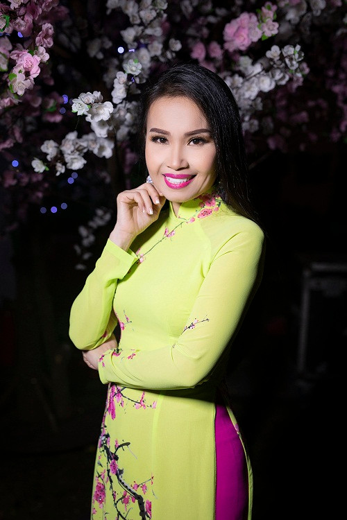 Trước đó, Cẩm Ly được ông xã Minh Vy đưa vào bệnh viện cấp cứu. Sau khi xét nghiệm, bác sĩ chẩn đoán nữ ca sĩ bị nhiễm trùng vết tiêm ở cánh tay.