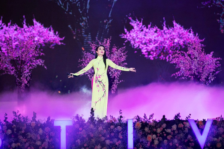 Do phải nhập viện điều trị bệnh, Cẩm Ly buộc phải huỷ 2 show ở Cà Mau và Vĩnh Long.