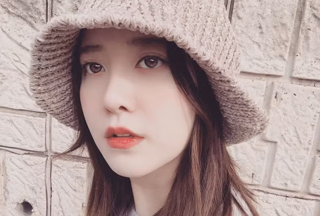 Goo Hye Sun: Ngay từ nhỏ, Goo Hye Sun đã sở hữu gương mặt bầu bĩnh và vẻ ngoài đáng yêu. Khi trưởng thành, nữ diễn viên nhanh chóng nổi tiếng trên cộng đồng mạng nhờ nhan sắc vượt trội.
