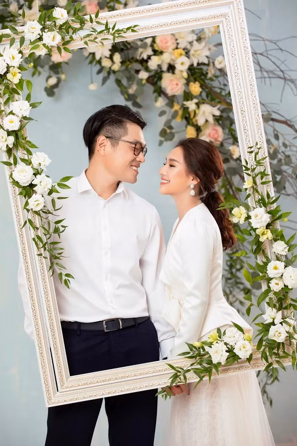 Hình ảnh trong ngày vui của cô được bạn bè chia sẻ nhỏ giọt trên mạng xã hội.