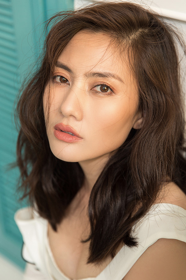 Hôm 21/10, Ngọc Lan phản ứng gay gắt trên mạng xã hội khi liên tục bị hỏi về Thanh Bình và tình trạng hôn nhân. Sau đó, cô chia sẻ dòng trạng thái: “Mình không biết cách chiều lòng được tất cả, nên có thể nào dễ dãi với mình được không? Mình biết buồn đấy các cậu ạ, và mình cũng biết khóc nữa đấy, hơn nữa là mình cũng biết suy sụp nữa đó nha".