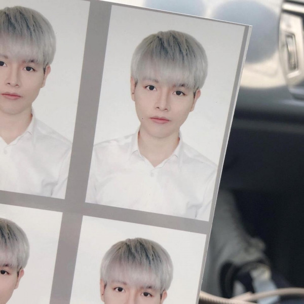 Sau cuộc "đập đi xây lại" toàn bộ khuôn mặt cùng nỗ lực giảm cân, Đức Phúc "lột xác" khó nhận ra. Nam ca sĩ ngày càng gây chú ý và trở thành giọng ca triển vọng, đầy tiềm năng trong làng nhạc Việt. Không chỉ được yêu mến nhờ tài năng, giọng hát ngọt ngào, nam ca sĩ sinh năm 1996 còn thu hút số lượng người hâm mộ “khủng” nhờ tính cách thân thiện, cởi mở. Xem video "Đức Phúc đã dao kéo những gì?". Nguồn VTC14: