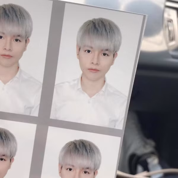 Sau cuộc "đập đi xây lại" toàn bộ khuôn mặt cùng nỗ lực giảm cân, Đức Phúc "lột xác" khó nhận ra. Nam ca sĩ ngày càng gây chú ý và trở thành giọng ca triển vọng, đầy tiềm năng trong làng nhạc Việt. Không chỉ được yêu mến nhờ tài năng, giọng hát ngọt ngào, nam ca sĩ sinh năm 1996 còn thu hút số lượng người hâm mộ “khủng” nhờ tính cách thân thiện, cởi mở. Xem video "Đức Phúc đã dao kéo những gì?". Nguồn VTC14: