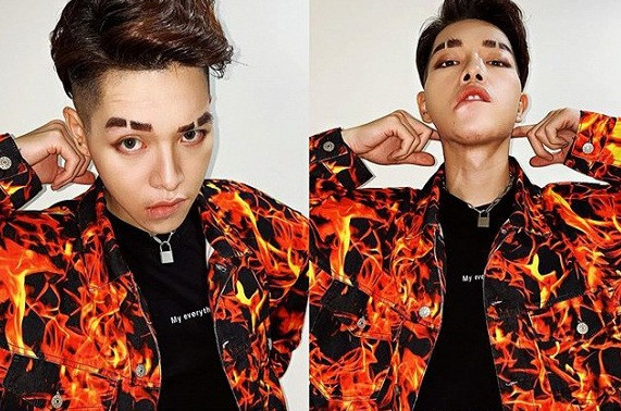 Với làn da trắng, mũi cao thẳng đứng cùng thần thái thu hút, giọng ca Ánh nắng của anh khiến người hâm mộ không khỏi xao xuyến và dành nhiều lời khen "có cánh" cho nam ca sĩ.