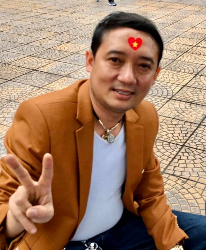 Chiến Thắng trước giờ bóng lăn đã gửi lời chúc may mắn đến thầy trò HLV Park. Nam danh hài dự đoán tỷ số trận đấu là 2 - 1, với chiến thắng thuộc về đội tuyển U22 Việt Nam.