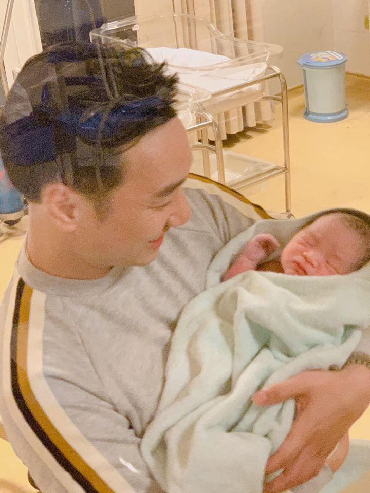 Đến thời điểm hiện tại Thành Trung vẫn lâng lâng hạnh phúc khi chào đón 2 thiên thần chào đời.