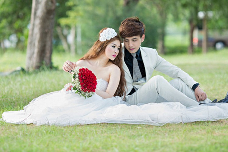 Thời điểm lộ chuyện kết hôn và ly hôn với Hồ Quang Hiếu, Ivy bị cư dân mạng soi mói đời tư, thậm chí bị fans cuồng của chồng cũ gửi tin nhắn hăm họa. Sau đó, cô bay về Canada sống cùng mẹ để lùm xùm lắng xuống. Ảnh: Vietnamnet