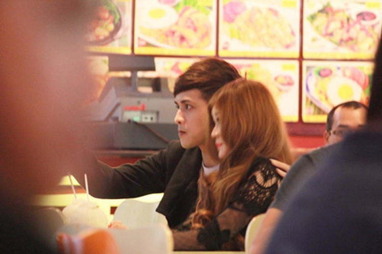 Trước khi lộ ảnh đám cưới, Hồ Quang Hiếu và vợ cũ Ivy từng tình tứ đi mua sắm vào năm 2013. Ảnh: Infonet