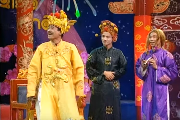 Xuất hiện trong Táo quân, Xuân Bắc đóng vai Nam Tào cùng với Công Lý đóng vai Bắc Đẩu. Ảnh: Dân Việt