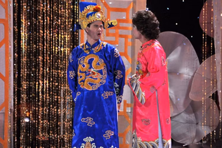 Xuân Bắc và Công Lý là cặp bài trùng của Táo quân bởi tung hứng rất ăn ý trên sân khấu. Ảnh: Giáo dục