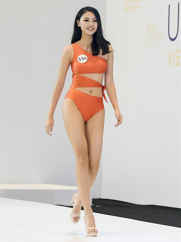 Sau ba năm, Đào Thị Hà gây bất ngờ khi đăng ký thi Miss Universe Vietnam 2019. Cô xuất hiện ở vòng sơ khảo miền Bắc với mái tóc dài và phong cách thời trang gợi cảm, táo bạo hơn trước. Người đẹp biển cho biết cô đã mạnh mẽ, cá tính hơn, không còn là Đào Hà của năm 2016.