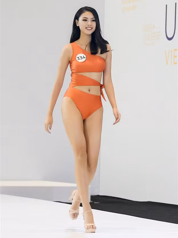 Sau ba năm, Đào Thị Hà gây bất ngờ khi đăng ký thi Miss Universe Vietnam 2019. Cô xuất hiện ở vòng sơ khảo miền Bắc với mái tóc dài và phong cách thời trang gợi cảm, táo bạo hơn trước. Người đẹp biển cho biết cô đã mạnh mẽ, cá tính hơn, không còn là Đào Hà của năm 2016.