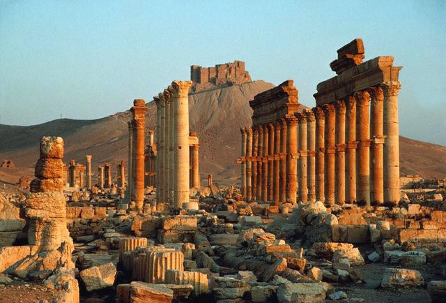 Di tích còn lại được xây từ thời Đế quốc La Mã ở thành cổ Palmyra của Syria. (Ảnh Ifeng)