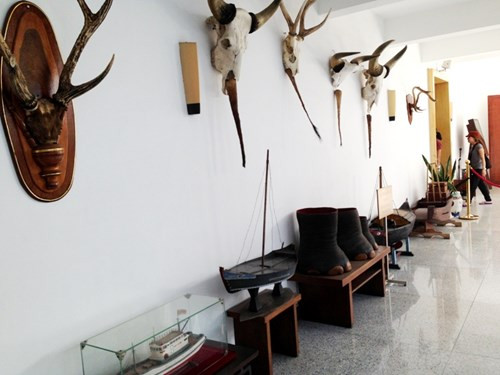 Khu bày trí những món quà Tổng thống được tặng (tầng 2).