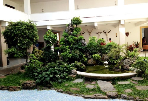 Trên tầng 2 dinh Thống Nhất là nơi dành riêng cho gia đình Tổng thống sinh hoạt. Tầng đặc biệt này có không gian thoáng đãng, rất ần gũi thiên nhiên.