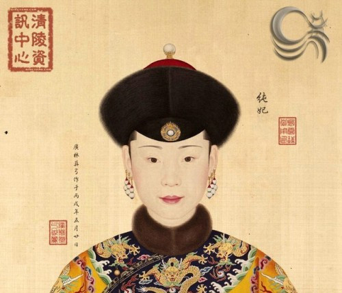 Thuần Huệ Hoàng quý phi Tô thị: Thuần phi, sau này là Thuần Huệ Hoàng quý phi Tô thị, còn gọi là Tô Giai thị. Bà là con gái của Tô Triệu Nam. Tháng 11 năm Càn Long thứ 10, Thuần phi được tấn phong làm Quý phi. Vào tháng tư năm Càn Long thứ hai mươi lăm, bà tiếp tục được phong làm Hoàng Quý phi. Cũng trong năm đó, Thuần Huệ Hoàng Quý phi qua đời, hưởng thọ 48 tuổi.