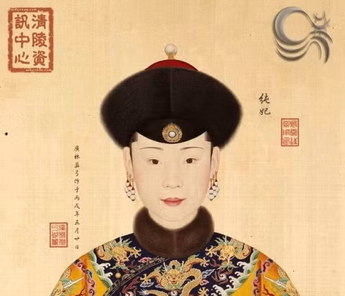 Thuần Huệ Hoàng quý phi Tô thị: Thuần phi, sau này là Thuần Huệ Hoàng quý phi Tô thị, còn gọi là Tô Giai thị. Bà là con gái của Tô Triệu Nam. Tháng 11 năm Càn Long thứ 10, Thuần phi được tấn phong làm Quý phi. Vào tháng tư năm Càn Long thứ hai mươi lăm, bà tiếp tục được phong làm Hoàng Quý phi. Cũng trong năm đó, Thuần Huệ Hoàng Quý phi qua đời, hưởng thọ 48 tuổi.