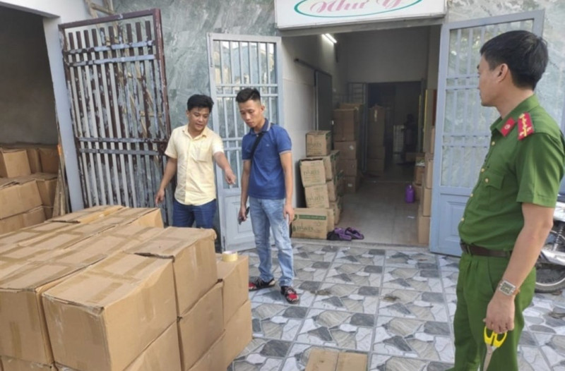 Nha nghi bien thanh kho chua hang lau voi so luong 