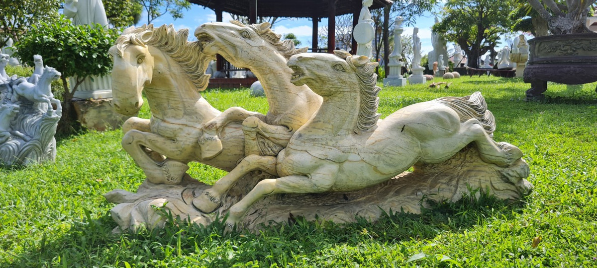 Hình tượng phong phú.