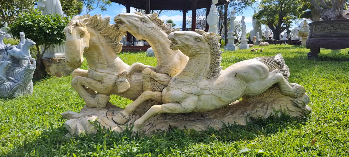 Hình tượng phong phú.