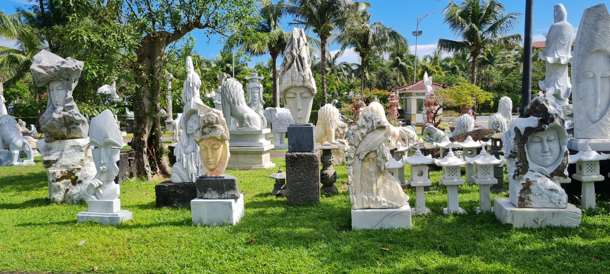 Đây cũng là địa điểm thu hút đông đảo du khách thập phương.