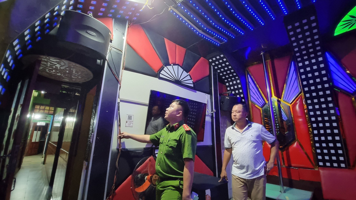 Quảng Ngãi: Hàng loạt cơ sở karaoke, massage bị đình chỉ hoạt động Quang Ngai: Hang loat co so karaoke, massage bi dinh chi hoat dong