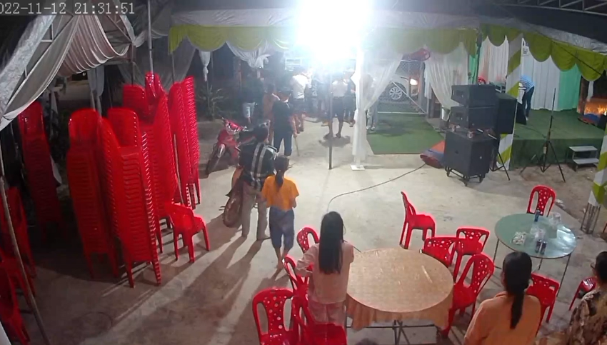 Binh Thuan: Dang xac minh thong tin no sung vao tiec cuoi doi no chu re