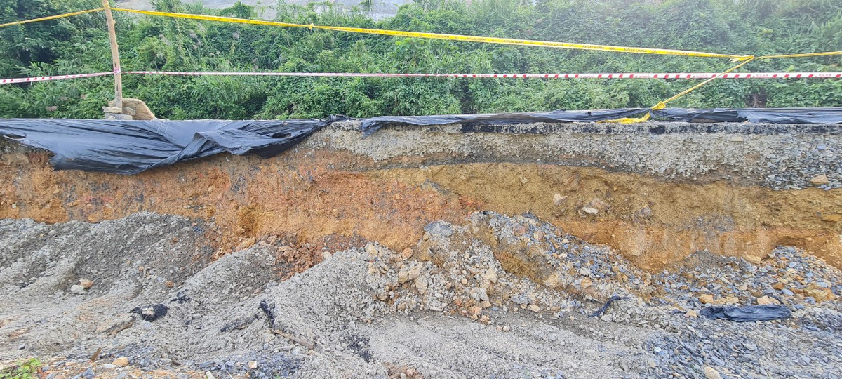 Nhiều vị trí nứt gãy như chưa từng được thi công.