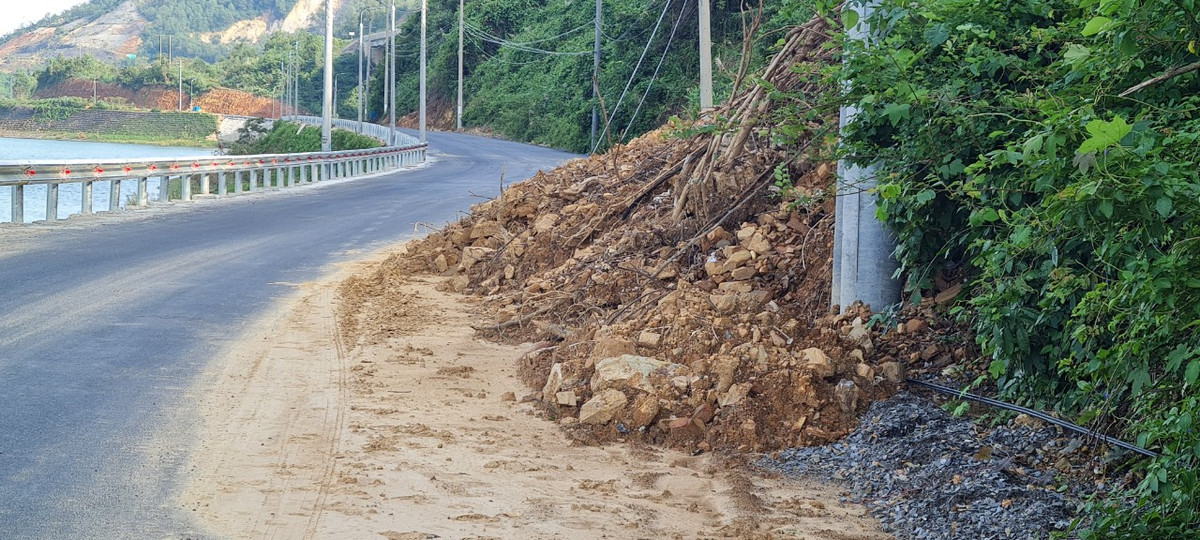 Dự án nâng cấp, cải tạo tuyến ĐT 601 được phê duyệt với tổng kinh phí hơn 643 tỷ đồng. Theo kế hoạch, dự án sẽ hoàn thành vào tháng 9/2022, tuy nhiên đến nay vẫn còn dang dở.