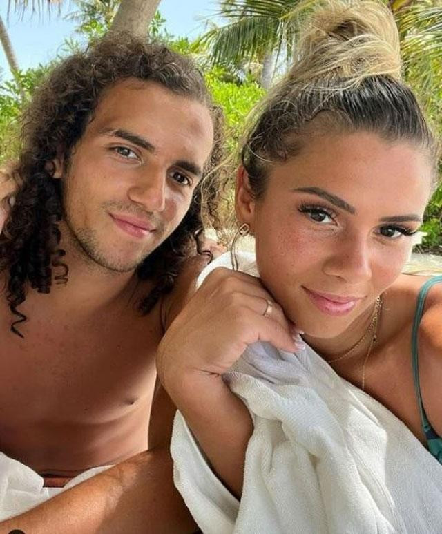 Ve ‘nong bong’ cua dan WAGs DT Phap-Hinh-12