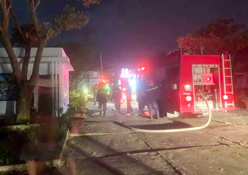 Sau khi phát hiện vụ cháy, lãnh đạo nhà trường đã báo với chính quyền địa phương, gọi lực lượng cảnh sát chữa cháy.