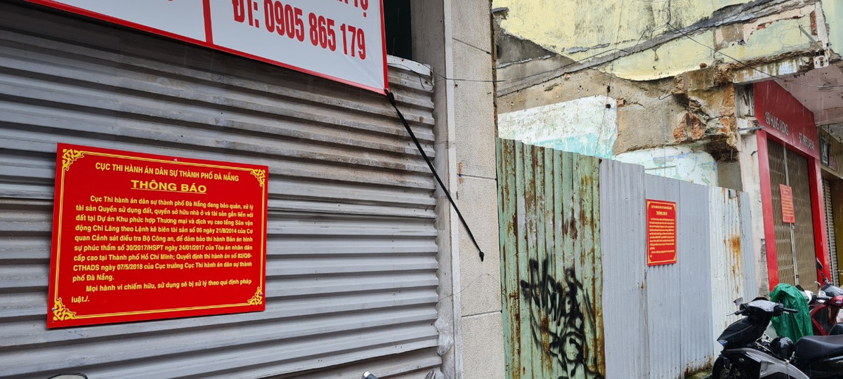 Theo Thông báo này, Cục Thi hành án dân sự thành phố Đà Nẵng đang bảo quản, xử lý tài sản Quyền sử dụng đất, quyền sở hữu nhà ở và tài sản gắn liền với đất tại Dự án Khu phức hợp Thương mại và dịch vụ cao tầng Sân vận động Chi Lăng theo Lệnh kê biên tài sản số 06 ngày 21/8/2014 của Cơ quan CSĐT Bộ Công an.