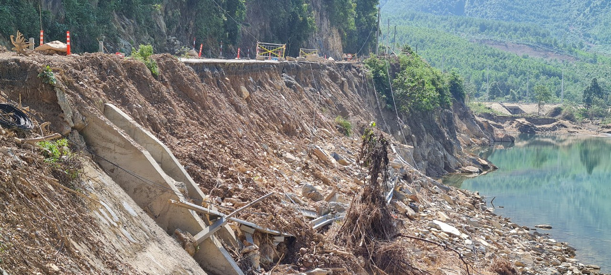 Đà Nẵng: Đường hơn 700 tỷ vừa thảm nhựa đã nứt gãy, BQL nói gì? - Hình 2 Da Nang: Duong hon 700 ty vua tham nhua da nut gay, BQL noi gi?-Hinh-2