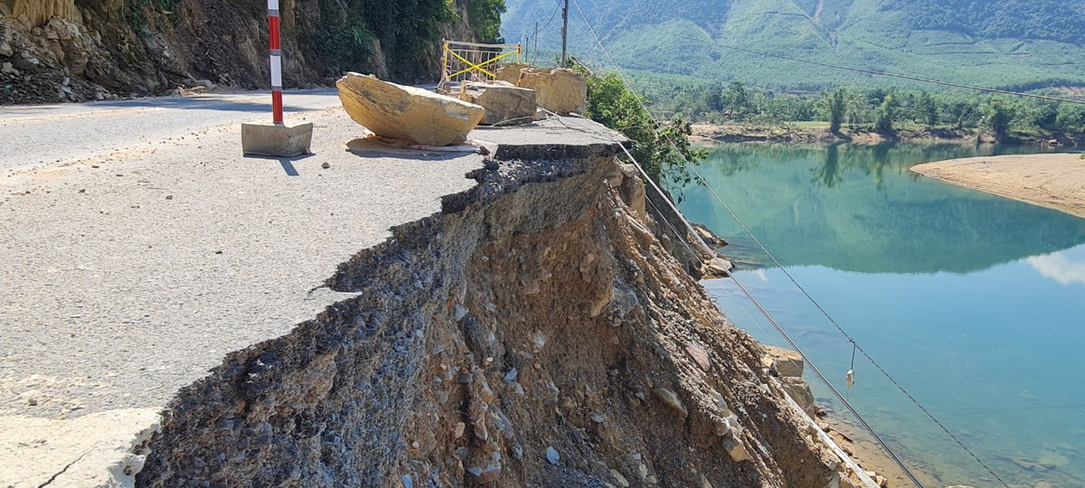 Đà Nẵng: Đường hơn 700 tỷ vừa thảm nhựa đã nứt gãy, BQL nói gì? - Hình 3 Da Nang: Duong hon 700 ty vua tham nhua da nut gay, BQL noi gi?-Hinh-3