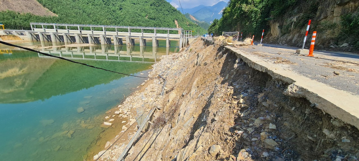 Đà Nẵng: Đường hơn 700 tỷ vừa thảm nhựa đã nứt gãy, BQL nói gì? Da Nang: Duong hon 700 ty vua tham nhua da nut gay, BQL noi gi?