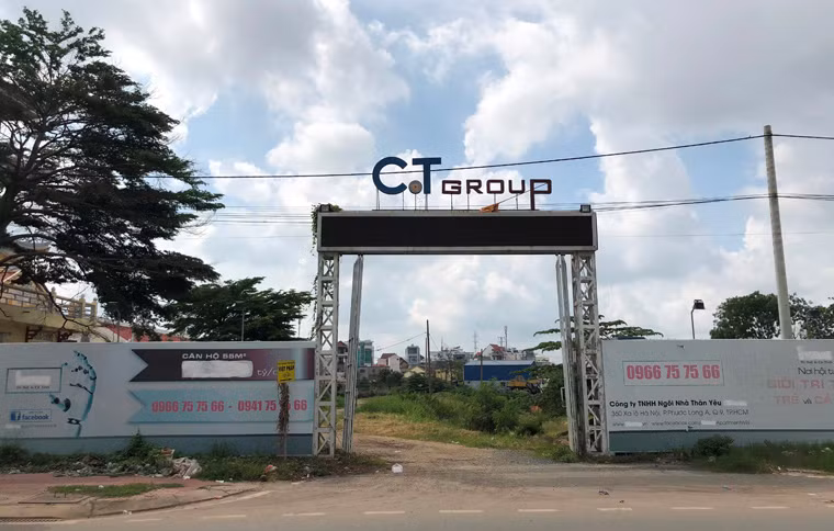 Được dự kiến bàn giao vào quý IV/2017 nhưng đến tận bây giờ, dự án vẫn chỉ là cảnh hoang tàn, cỏ cây rậm rạp.