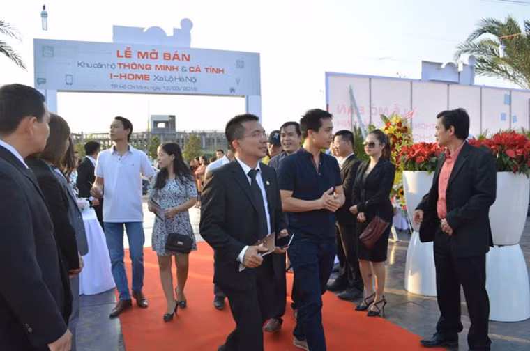 Cụ thể, tháng 3/2016, Công ty TNHH Ngôi Nhà Thân Yêu I-Home (công ty thành viên của Tập đoàn C.T Group) tưng bừng tổ chức lễ khởi công dự án I-Home Xa lộ Hà Nội (quận 9, TPHCM), trên khu đất hơn 18.000m2, quy mô 1.500 căn hộ với 4 toà tháp cao 20 tầng. Chủ đầu tư cho rằng vị trí, giá bán, thương hiệu, tiện ích nội ngoại khu là những điểm nổi bật của dự án nằm tại cửa ngõ khu Đông Sài Gòn này.